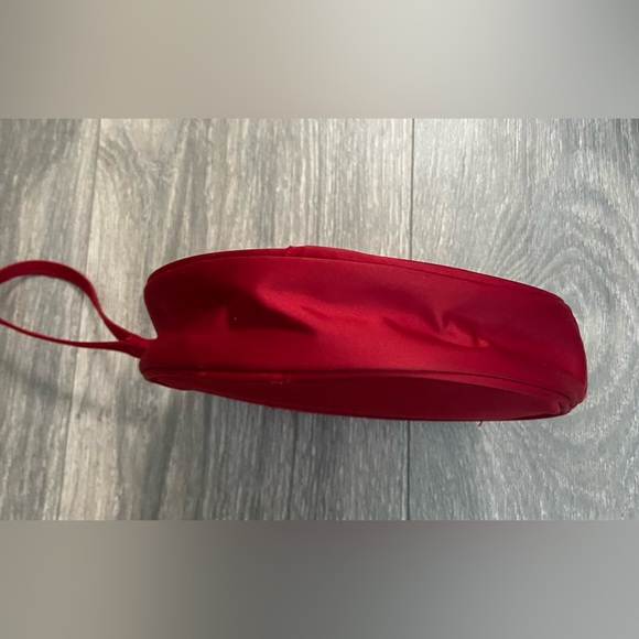 Giorgio Armani Red Satin Round Clutch Wristlet Makeup Cosmetics Bag-Like New - Picture 3 of 12